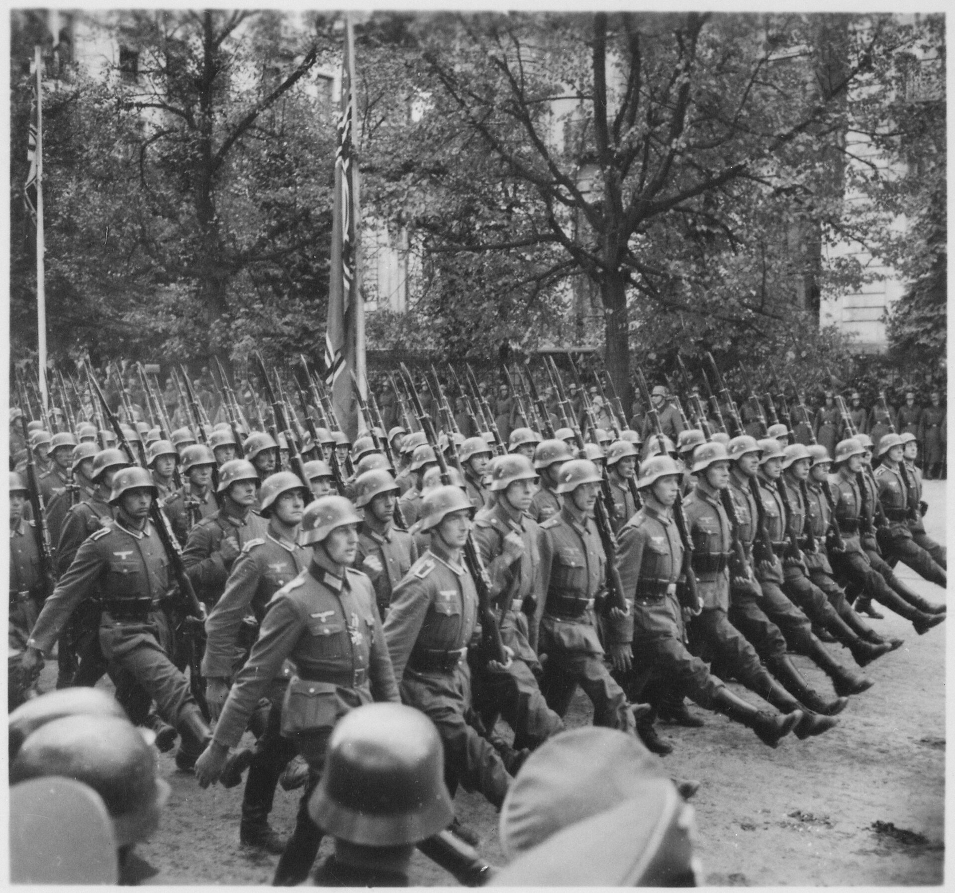 Soldati tedeschi in marcia a Varsavia nel 1939